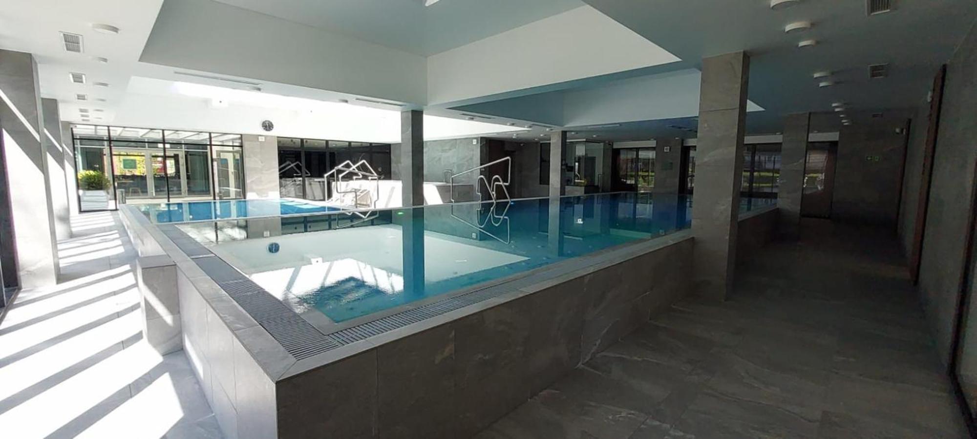 Port Basen & Jacuzzi *